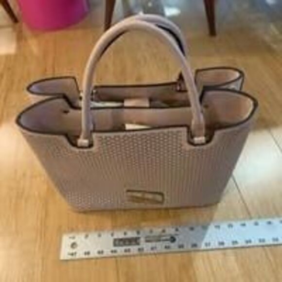 Andrew Marc New York Designer Handbag Free Shipping - Picture 3 of 9